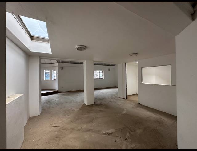 151.70M² OFFICE TO LET IN DIE HOEWES